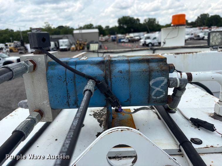 image for item EG9124 2013 Freightliner Business Class M2 fuel / lube truck