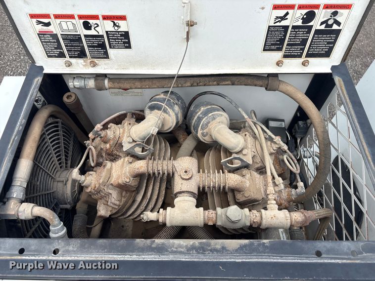 image for item EG9124 2013 Freightliner Business Class M2 fuel / lube truck