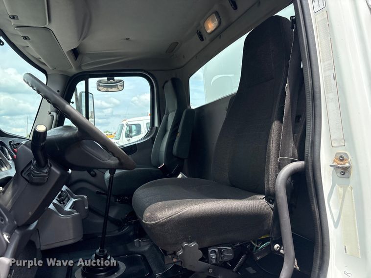 image for item EG9124 2013 Freightliner Business Class M2 fuel / lube truck