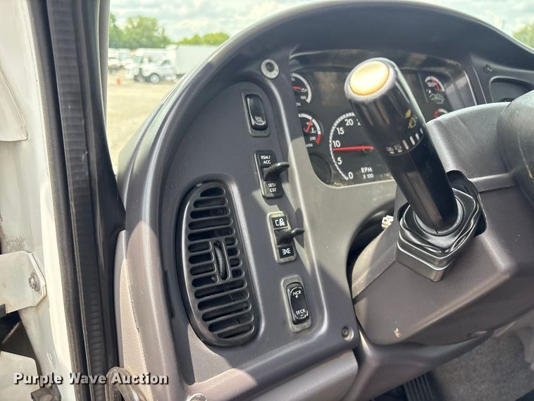 image for item EG9124 2013 Freightliner Business Class M2 fuel / lube truck