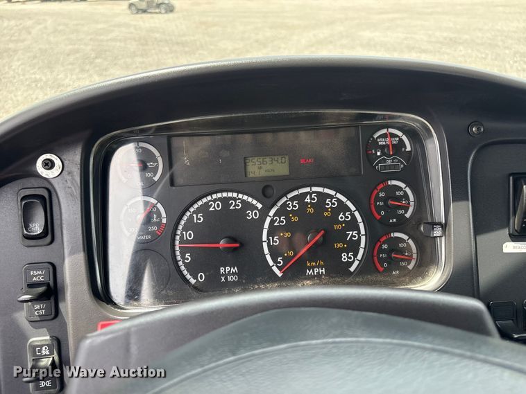 image for item EG9124 2013 Freightliner Business Class M2 fuel / lube truck