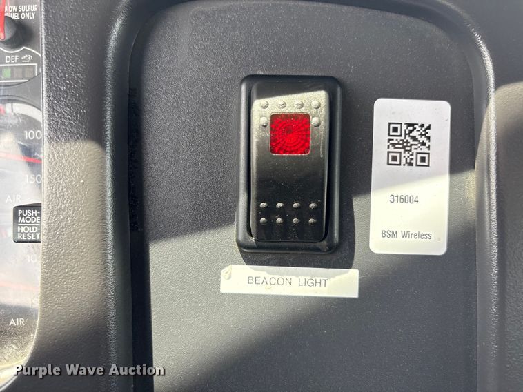 image for item EG9124 2013 Freightliner Business Class M2 fuel / lube truck