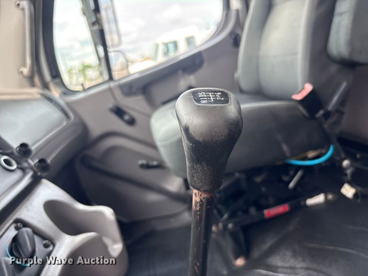 image for item EG9124 2013 Freightliner Business Class M2 fuel / lube truck