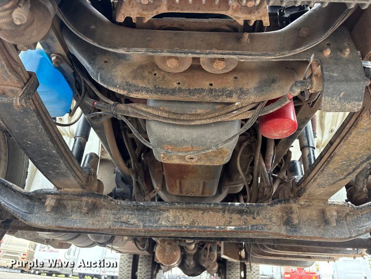 image for item EG9124 2013 Freightliner Business Class M2 fuel / lube truck
