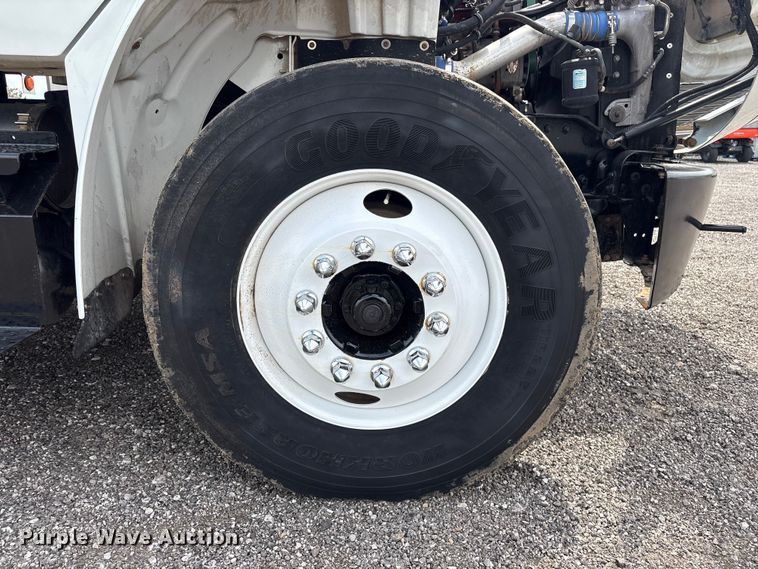 image for item EG9124 2013 Freightliner Business Class M2 fuel / lube truck