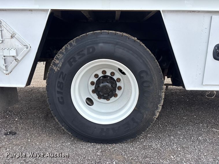 image for item EG9124 2013 Freightliner Business Class M2 fuel / lube truck