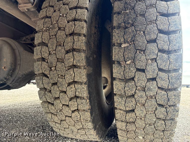 image for item EG9124 2013 Freightliner Business Class M2 fuel / lube truck