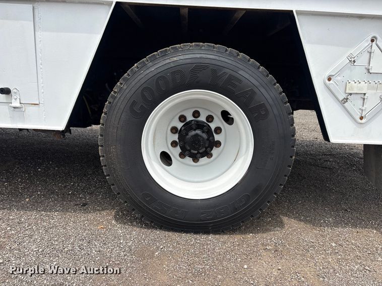 image for item EG9124 2013 Freightliner Business Class M2 fuel / lube truck