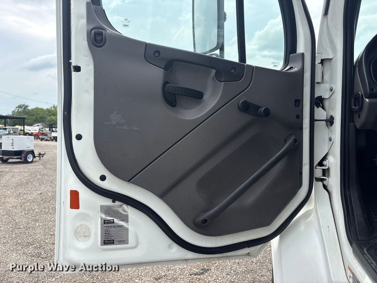 image for item EG9125 2013 Freightliner Business Class M2 Ext. Cab utility / service truck