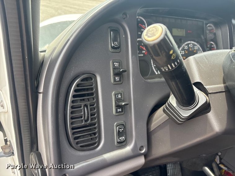 image for item EG9125 2013 Freightliner Business Class M2 Ext. Cab utility / service truck