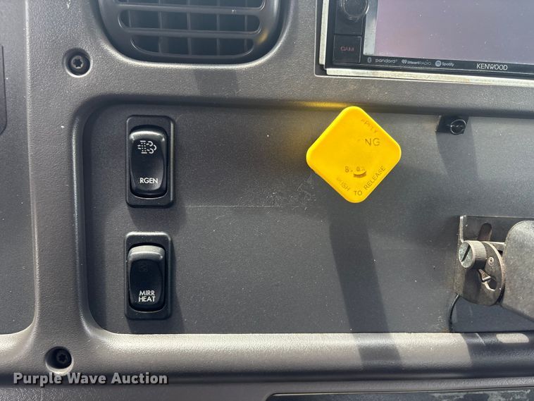 image for item EG9125 2013 Freightliner Business Class M2 Ext. Cab utility / service truck