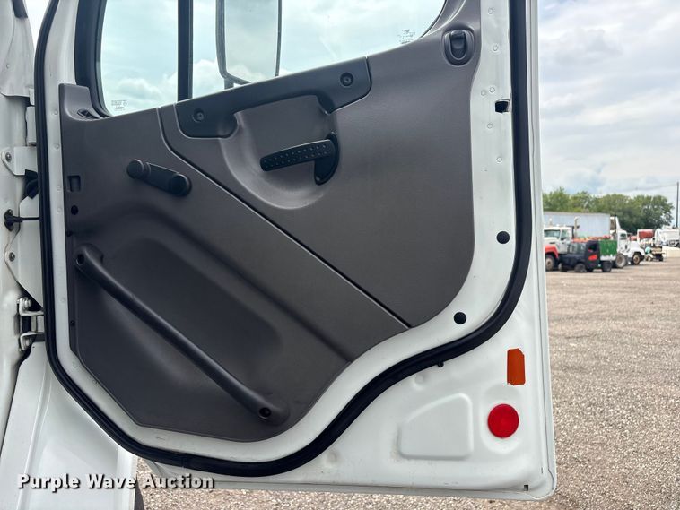 image for item EG9125 2013 Freightliner Business Class M2 Ext. Cab utility / service truck