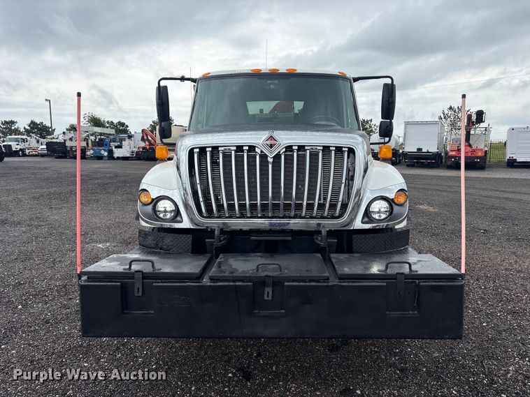 image for item EG9129 2009 International WorkStar 7400 crane truck