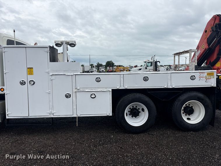 image for item EG9129 2009 International WorkStar 7400 crane truck