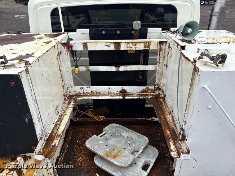 image for item EG9129 2009 International WorkStar 7400 crane truck