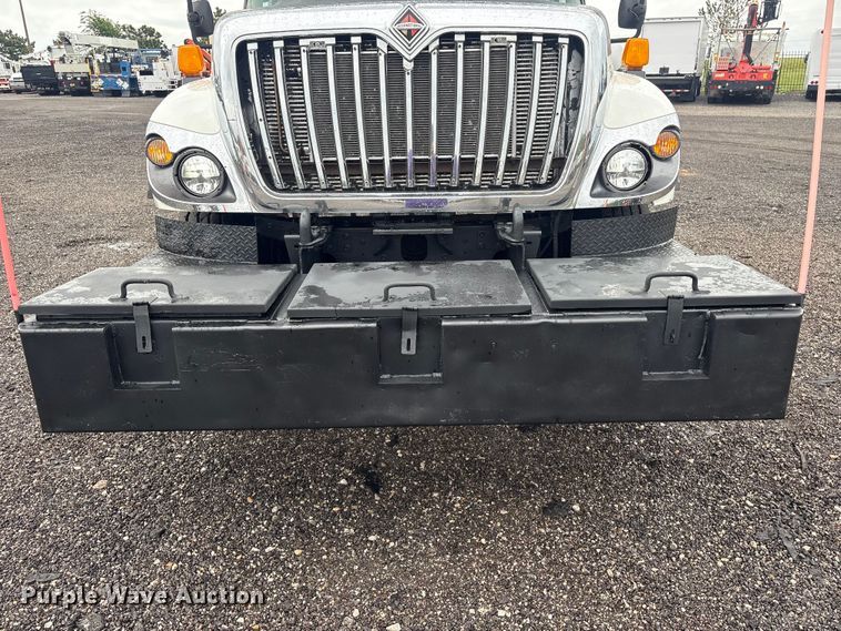 image for item EG9129 2009 International WorkStar 7400 crane truck