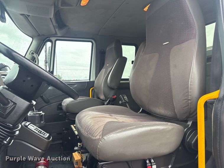 image for item EG9129 2009 International WorkStar 7400 crane truck