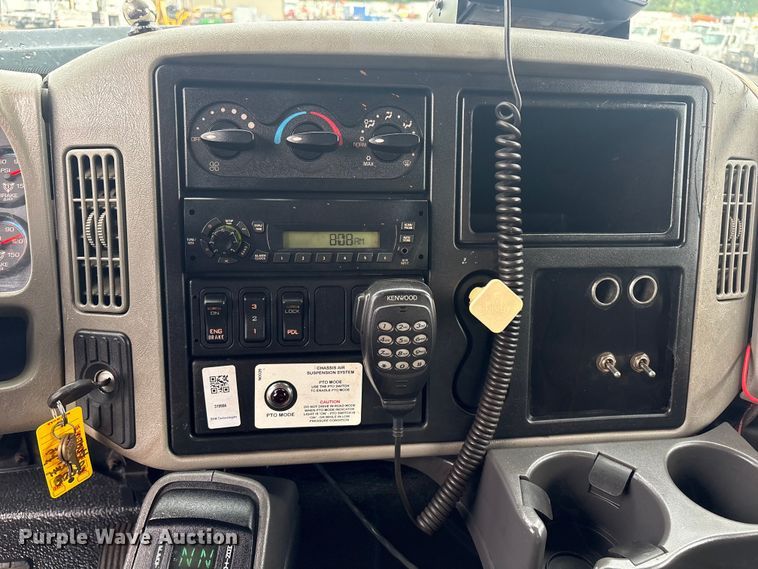 image for item EG9129 2009 International WorkStar 7400 crane truck