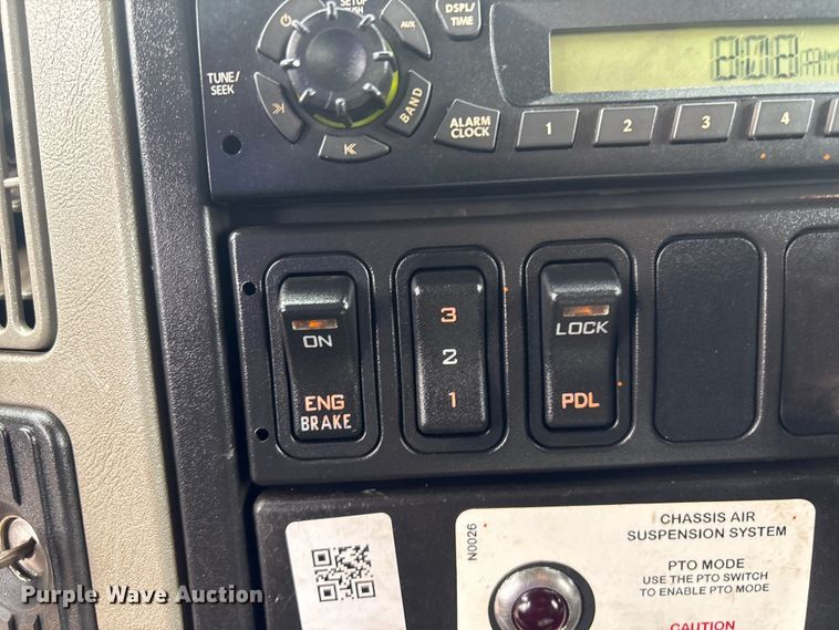 image for item EG9129 2009 International WorkStar 7400 crane truck