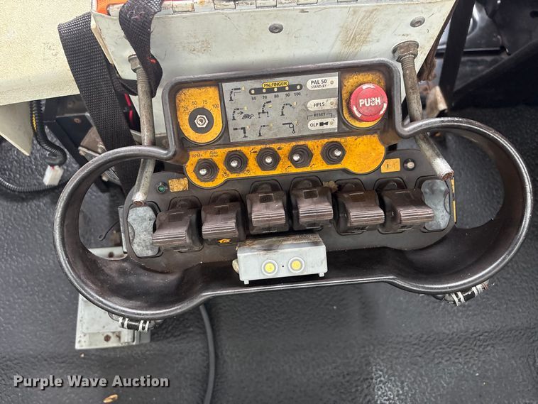 image for item EG9129 2009 International WorkStar 7400 crane truck