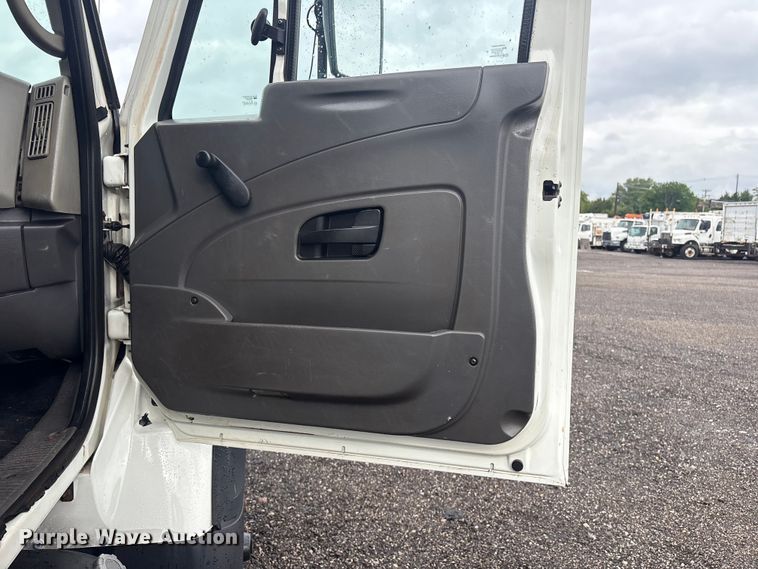 image for item EG9129 2009 International WorkStar 7400 crane truck