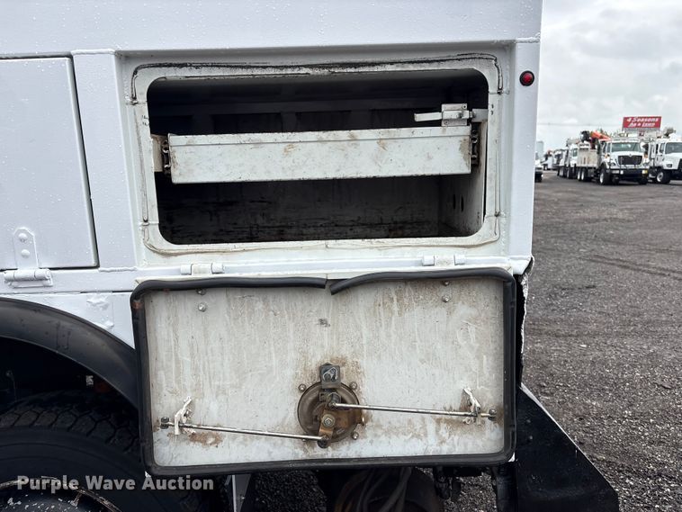 image for item EG9131 2016 Ford F250 Super Duty Ext. Cab utility bed pickup truck