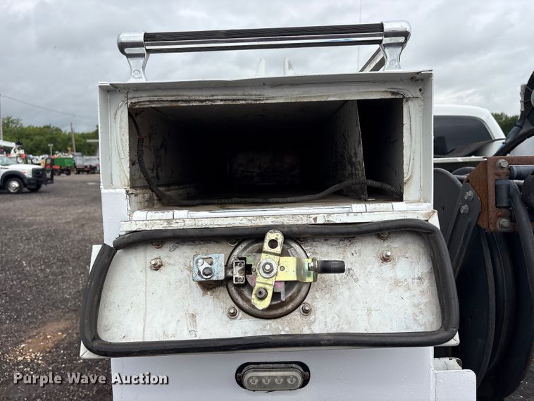 image for item EG9131 2016 Ford F250 Super Duty Ext. Cab utility bed pickup truck