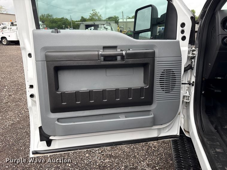image for item EG9131 2016 Ford F250 Super Duty Ext. Cab utility bed pickup truck