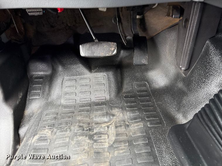 image for item EG9131 2016 Ford F250 Super Duty Ext. Cab utility bed pickup truck