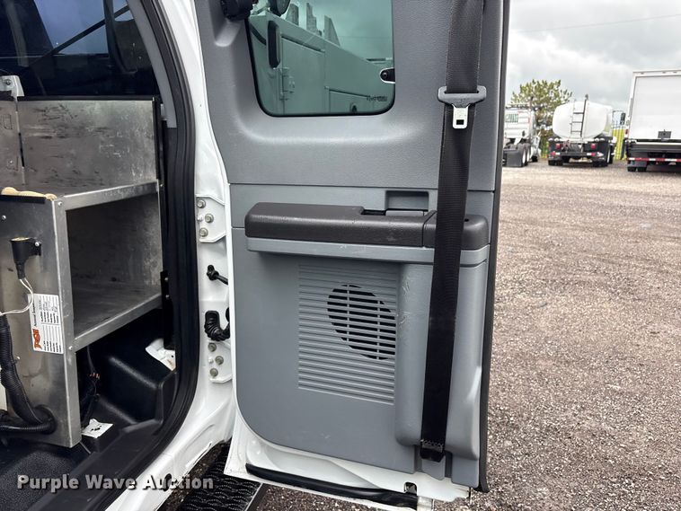 image for item EG9131 2016 Ford F250 Super Duty Ext. Cab utility bed pickup truck