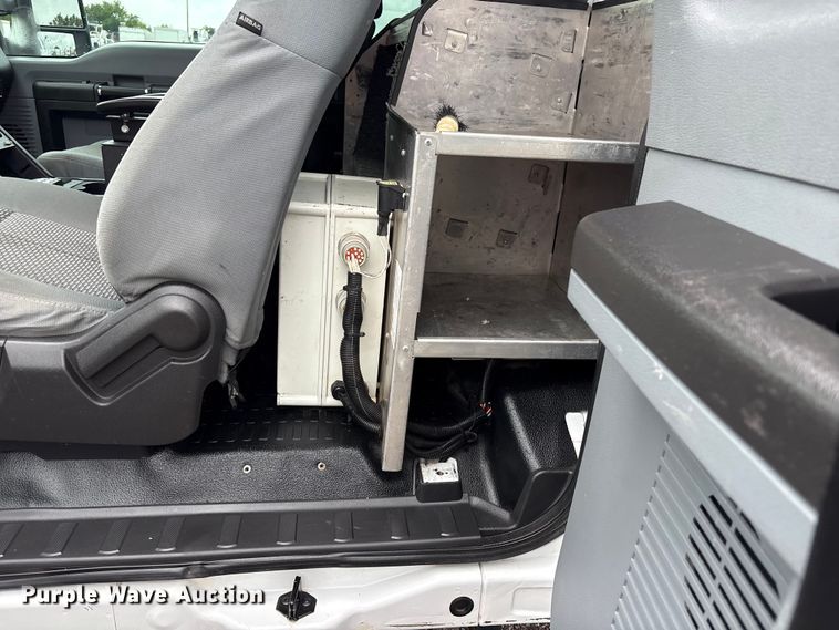 image for item EG9131 2016 Ford F250 Super Duty Ext. Cab utility bed pickup truck