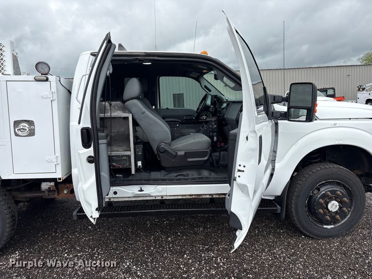image for item EG9131 2016 Ford F250 Super Duty Ext. Cab utility bed pickup truck