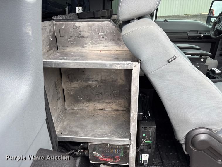 image for item EG9131 2016 Ford F250 Super Duty Ext. Cab utility bed pickup truck