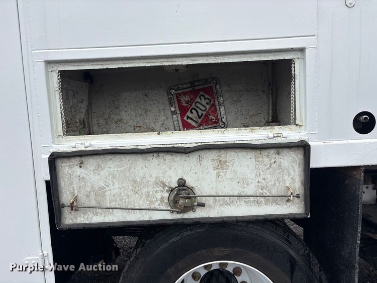 image for item EG9132 2014 Freightliner 108SD Crew Cab utility / service truck