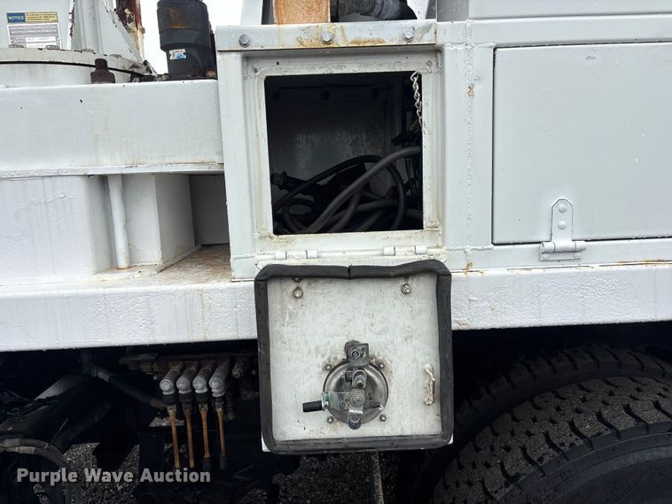 image for item EG9132 2014 Freightliner 108SD Crew Cab utility / service truck