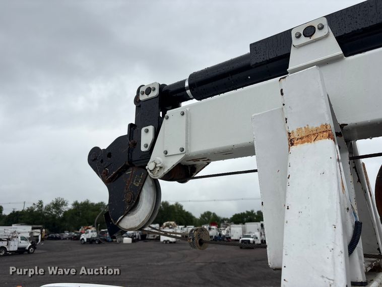 image for item EG9132 2014 Freightliner 108SD Crew Cab utility / service truck