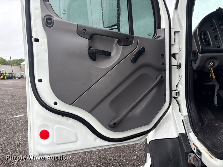 image for item EG9132 2014 Freightliner 108SD Crew Cab utility / service truck