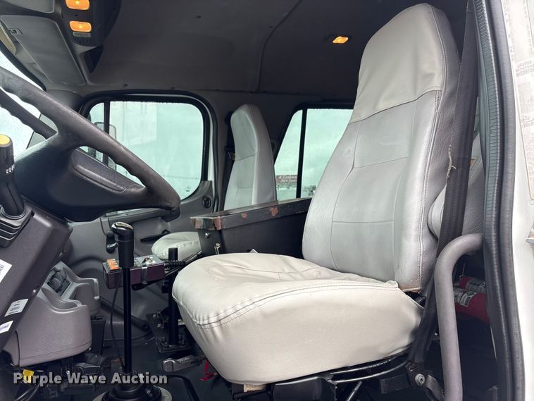 image for item EG9132 2014 Freightliner 108SD Crew Cab utility / service truck