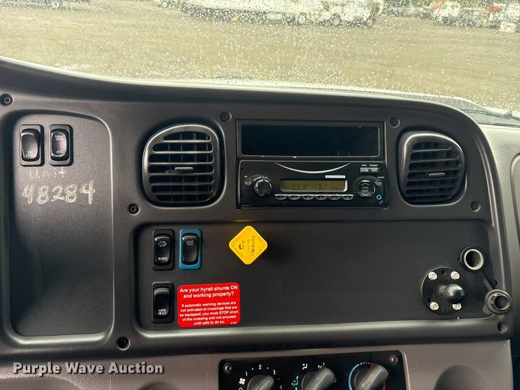 image for item EG9132 2014 Freightliner 108SD Crew Cab utility / service truck
