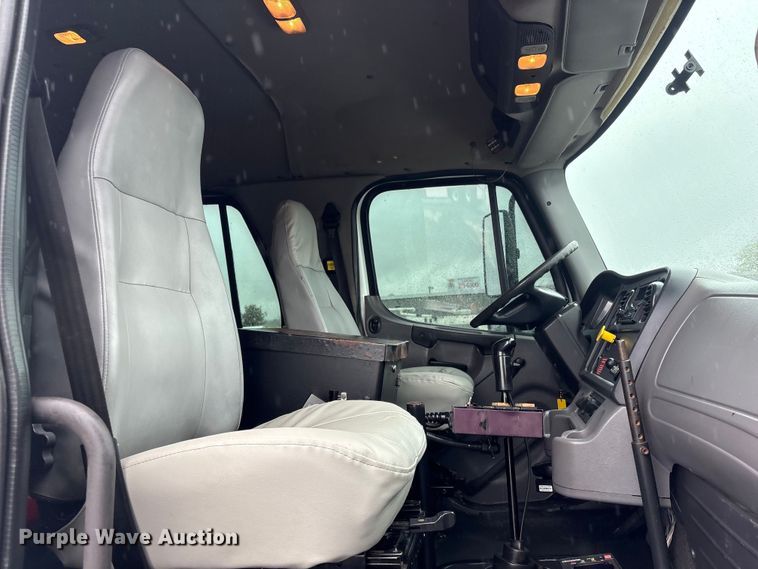 image for item EG9132 2014 Freightliner 108SD Crew Cab utility / service truck