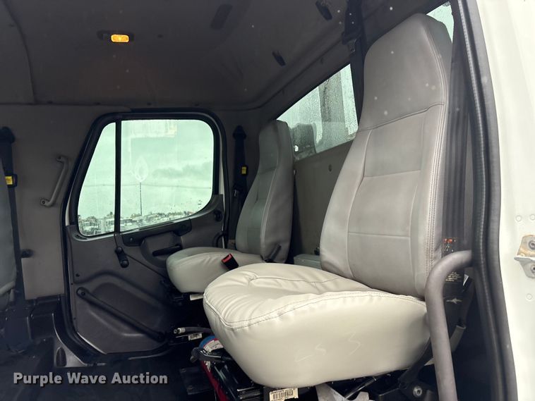 image for item EG9132 2014 Freightliner 108SD Crew Cab utility / service truck