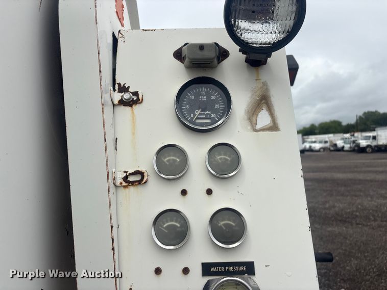 image for item EG9133 1992 Ford F600 sewer jetter truck