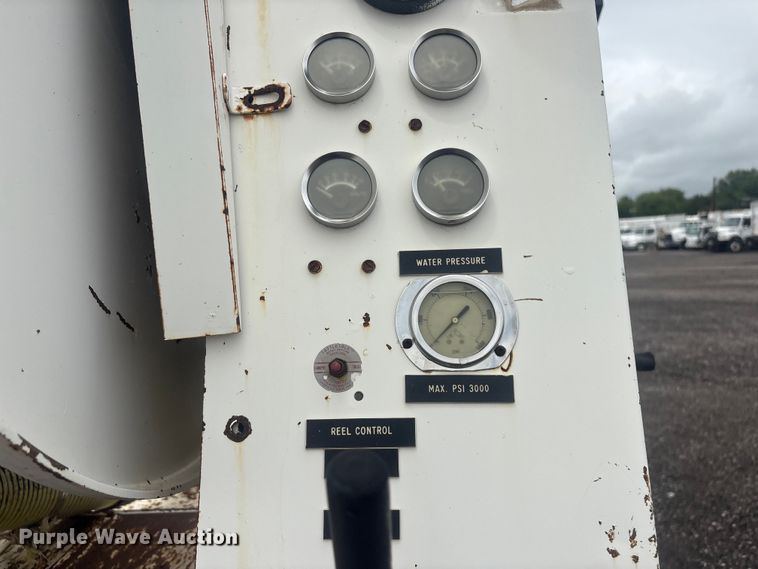 image for item EG9133 1992 Ford F600 sewer jetter truck