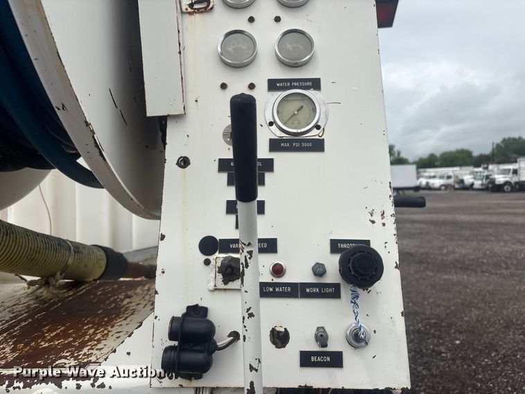 image for item EG9133 1992 Ford F600 sewer jetter truck