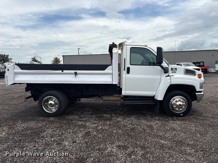 image for item EG9135 2004 Chevrolet C4500 dump truck