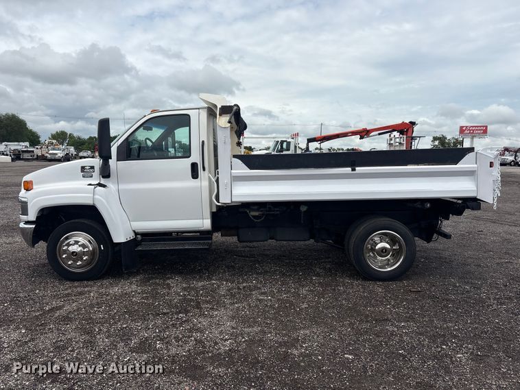 image for item EG9135 2004 Chevrolet C4500 dump truck