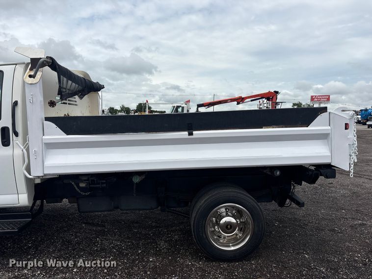image for item EG9135 2004 Chevrolet C4500 dump truck