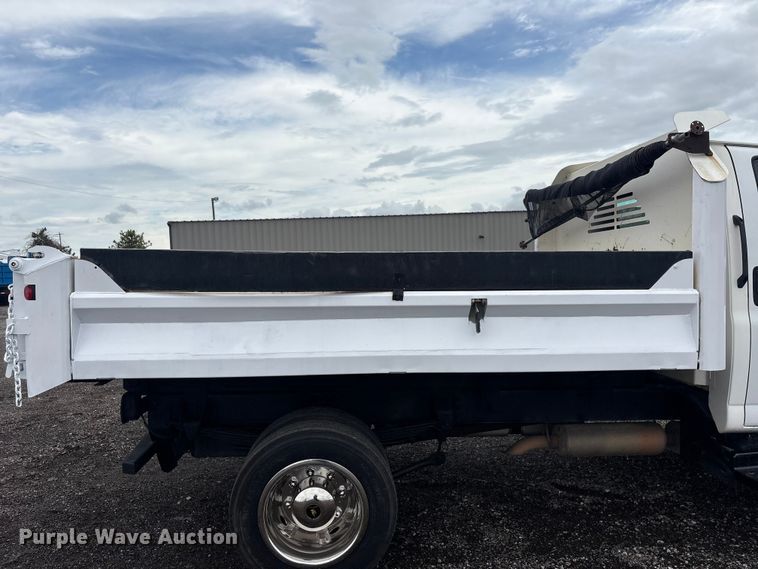 image for item EG9135 2004 Chevrolet C4500 dump truck