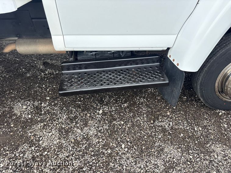 image for item EG9135 2004 Chevrolet C4500 dump truck
