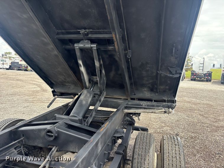 image for item EG9135 2004 Chevrolet C4500 dump truck